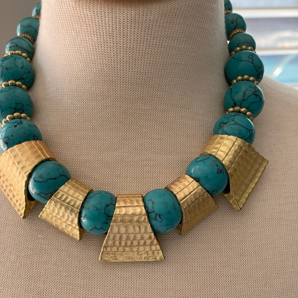 Beautiful chunky gold and turquoise colored beads - Picture 3 of 4